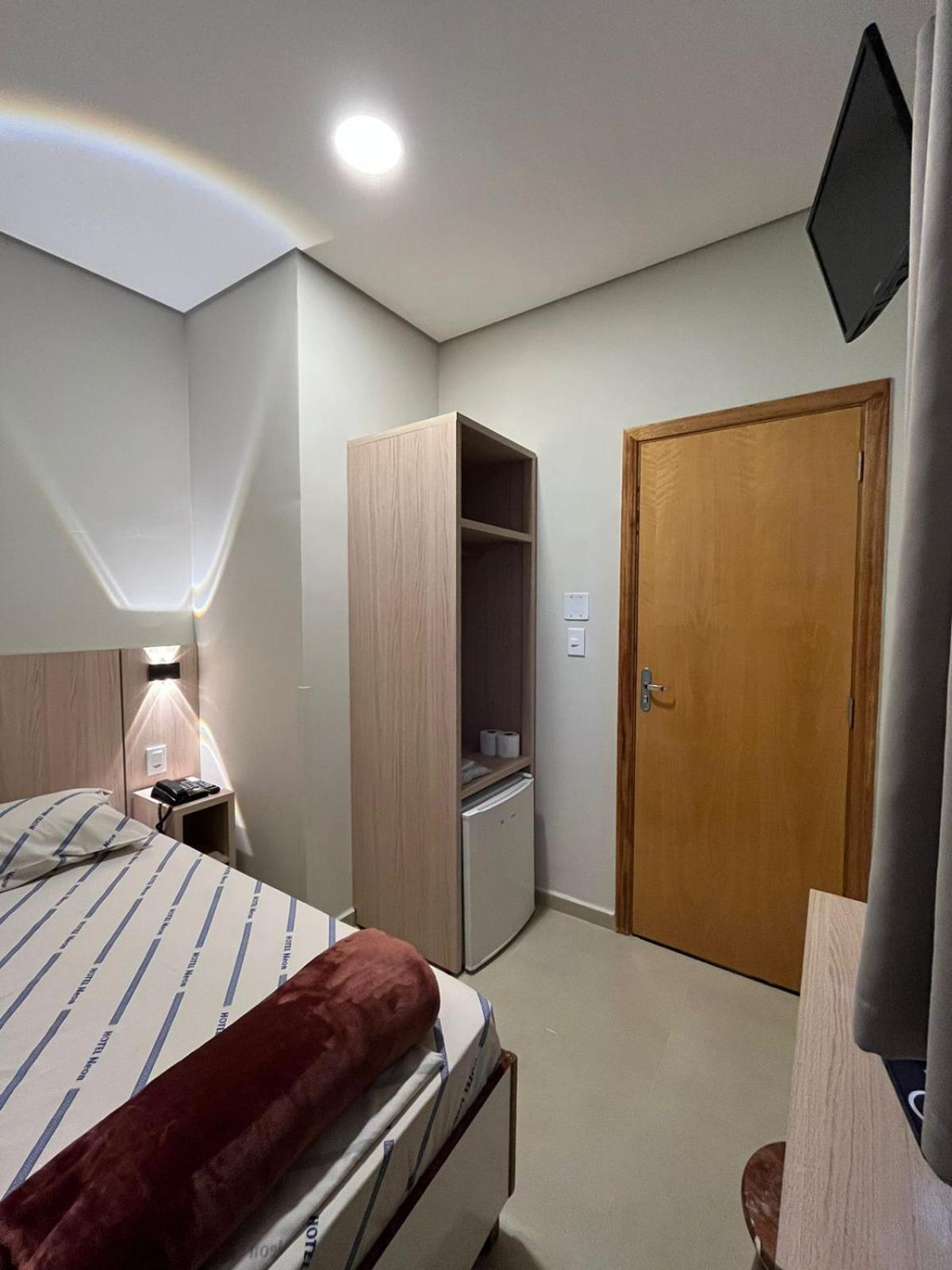 Hotel Neon - Proximo A 25 De Marco, Bom Retiro E Bras, A 2Min Do Mirante Sampa Sky E Pista De Skate Anhangabau เซาเปาโล ภายนอก รูปภาพ