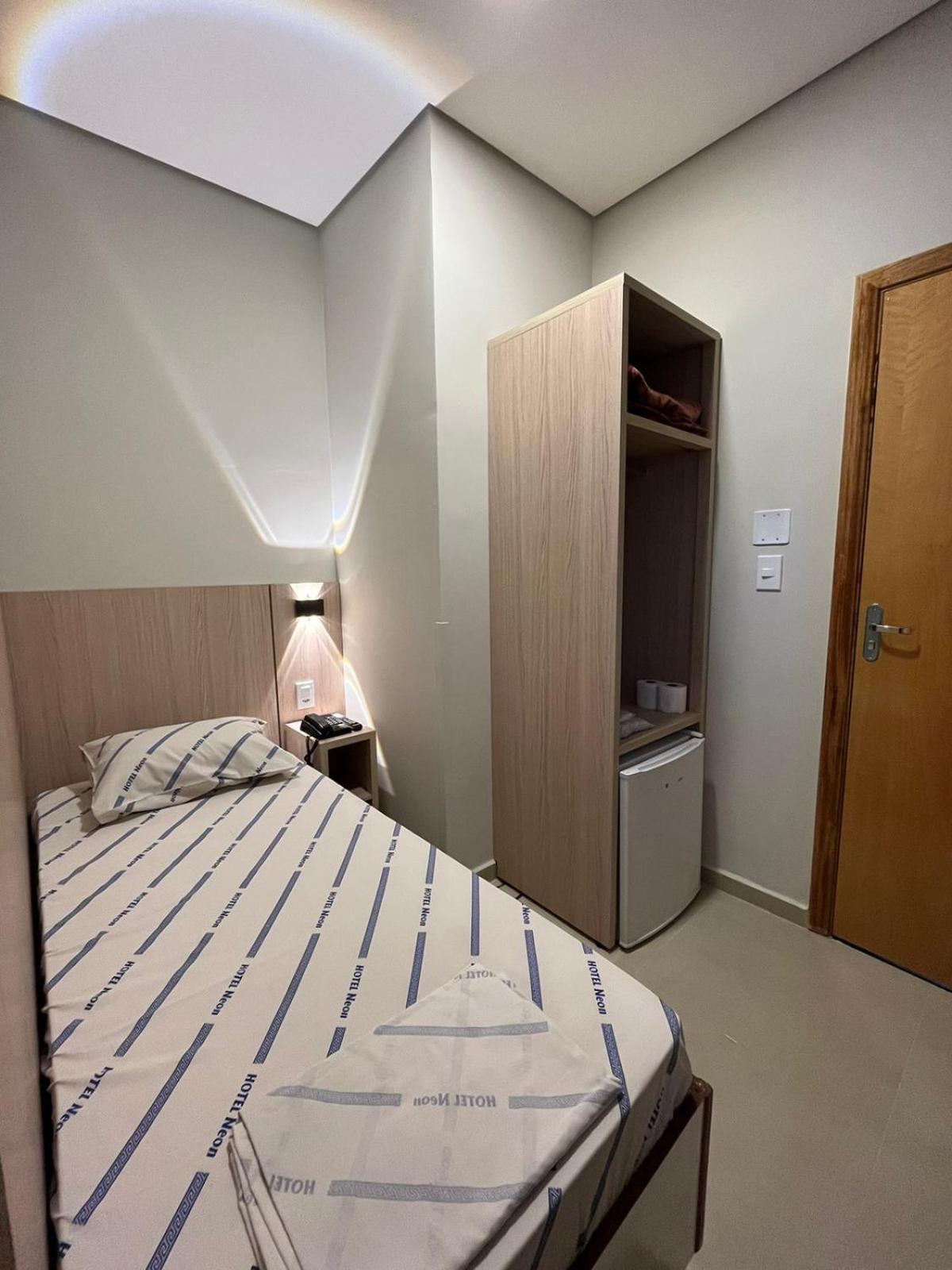 Hotel Neon - Proximo A 25 De Marco, Bom Retiro E Bras, A 2Min Do Mirante Sampa Sky E Pista De Skate Anhangabau เซาเปาโล ภายนอก รูปภาพ