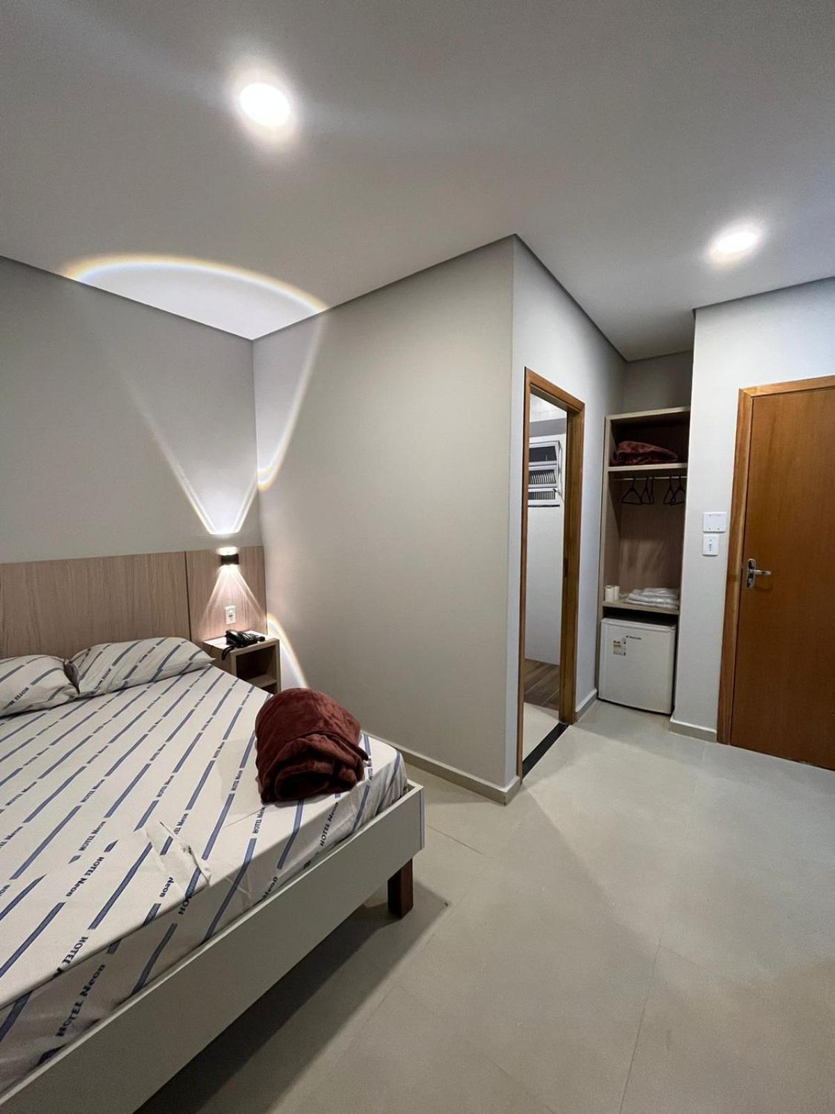 Hotel Neon - Proximo A 25 De Marco, Bom Retiro E Bras, A 2Min Do Mirante Sampa Sky E Pista De Skate Anhangabau เซาเปาโล ภายนอก รูปภาพ